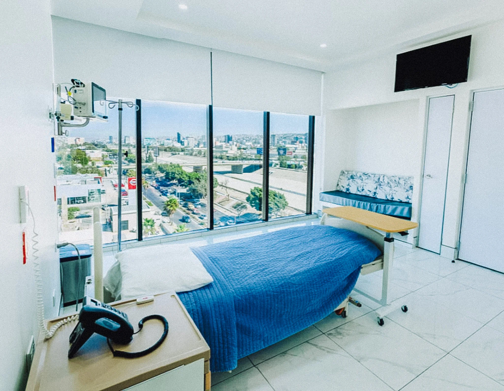 Hospital Blue Medical Tower interior